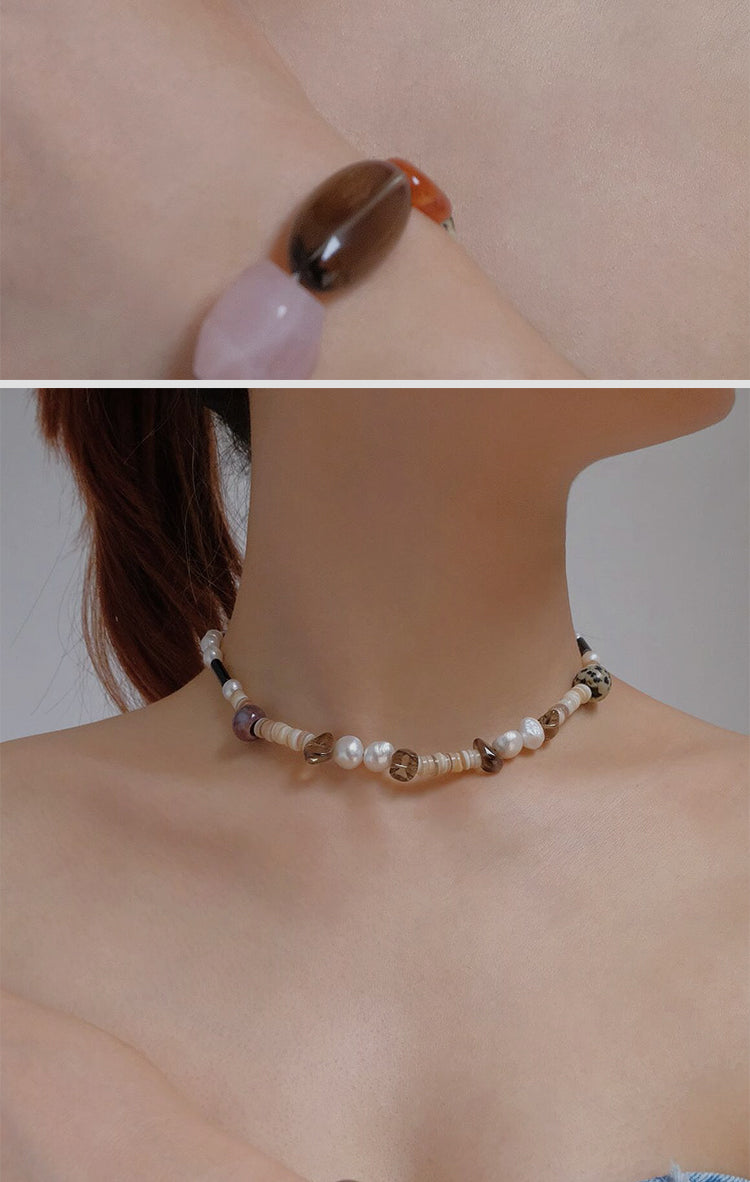 Short choker necklace with agate, tea crystal, shell and baroque pearl