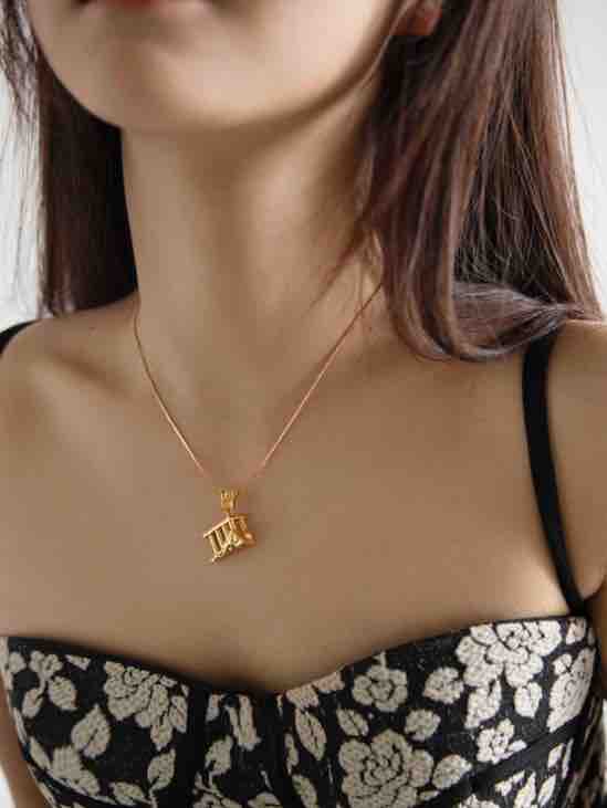 Philo Temple 3D Sculpture Choker Necklace / Sweater