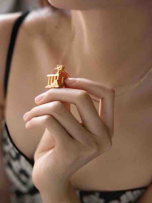 Philo Temple 3D Sculpture Choker Necklace / Sweater