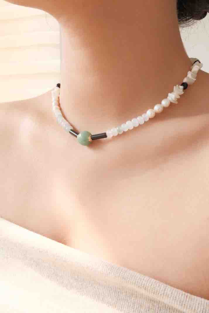 Natural stone collar chain