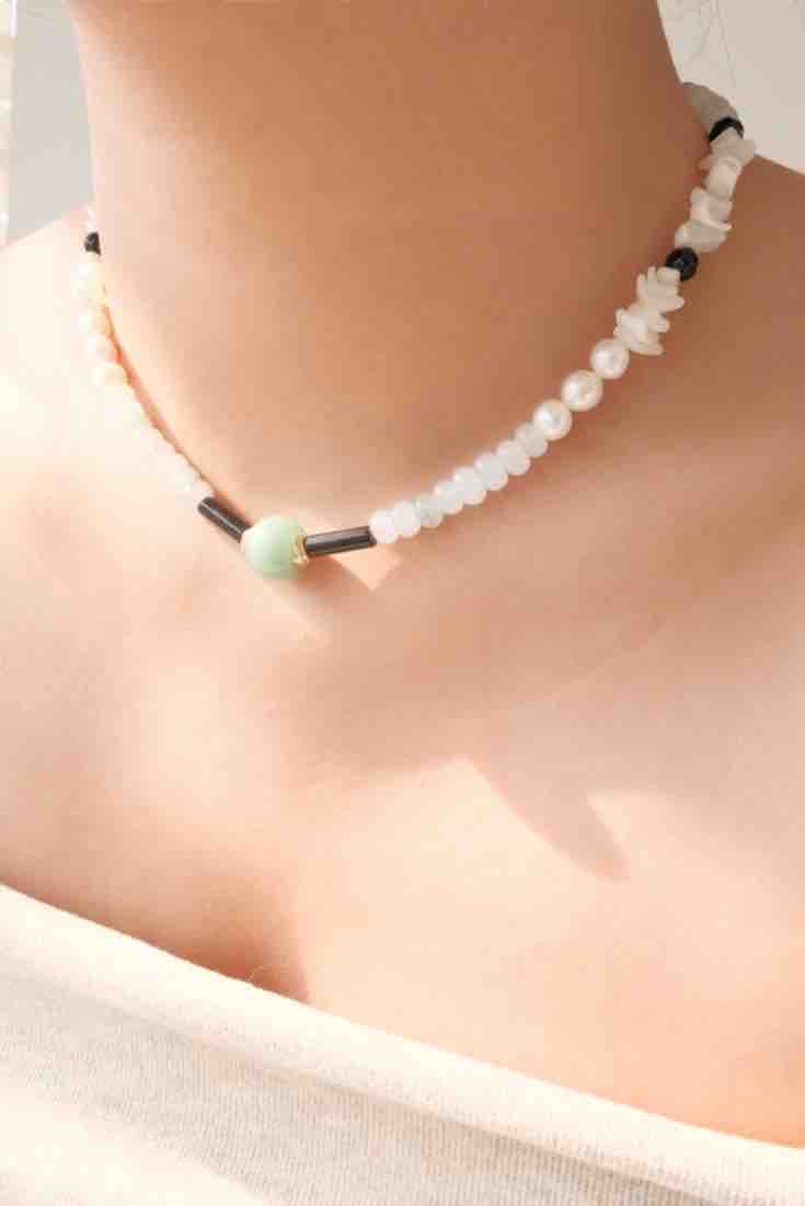 Natural stone collar chain