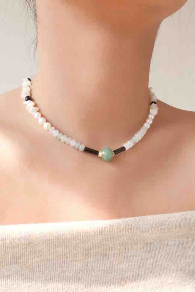 Natural stone collar chain