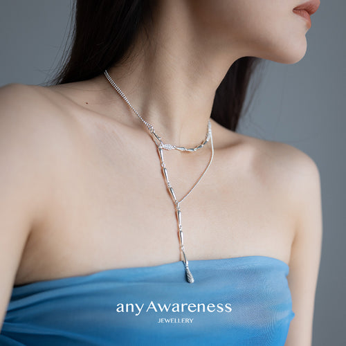 Multifunctional necklace / collar chain / sweater chain.