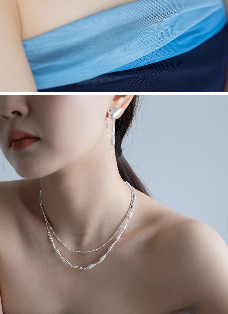 Multifunctional necklace / collar chain / sweater chain.
